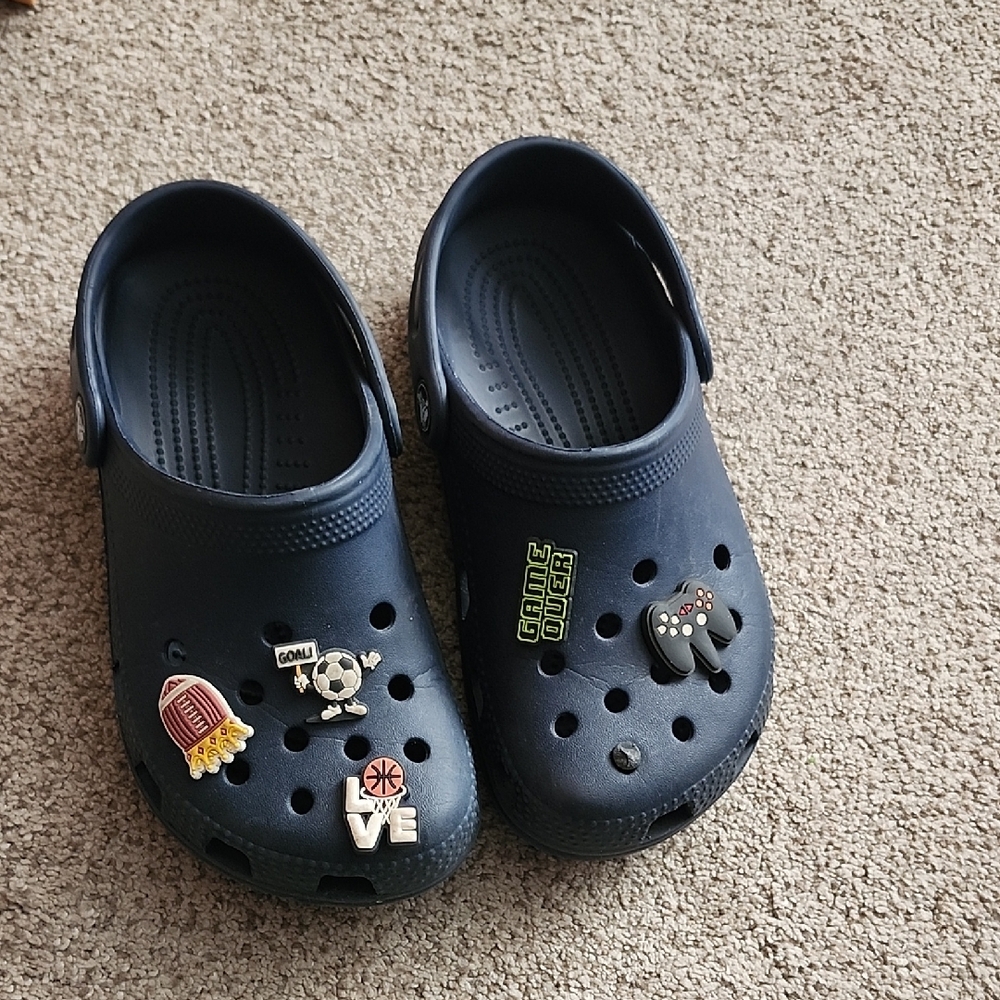 CROCS- Kids Navy Clogs with Fun Charms Size 1 J